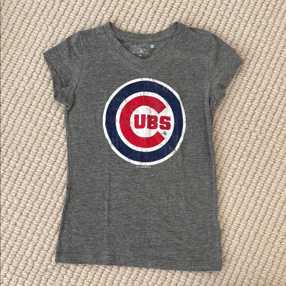 Gray girls Cubs v neck t shirt size 6